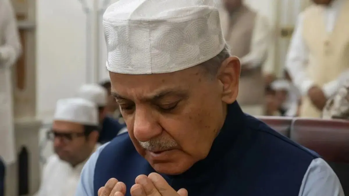 شهباز شریف مسجدالنبی را زیارت کرد