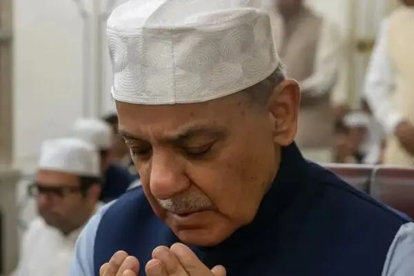 شهباز شریف مسجدالنبی را زیارت کرد