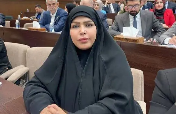 جنجال آدامس جویدن خانم نماینده