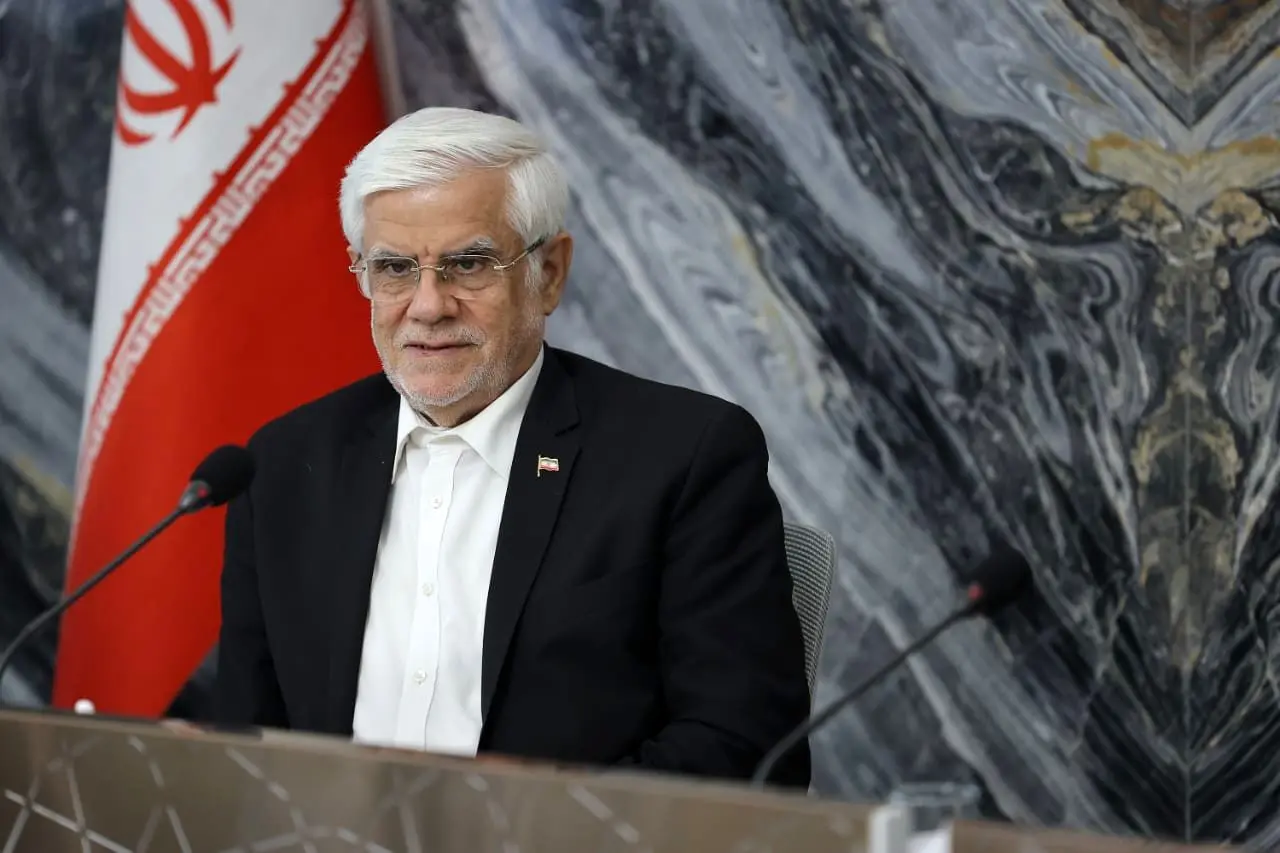 عارف: مردم سال سختی داشتند/ باید زمینه نشاط اجتماعی فراهم شود
