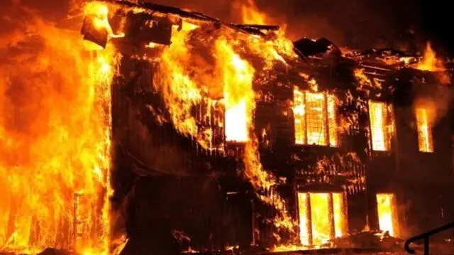 فرماندار آبادان: عدم رعایت نکات ایمنی در جوشکاری منجر به حریق در واحد «شمس جاوید» شد
