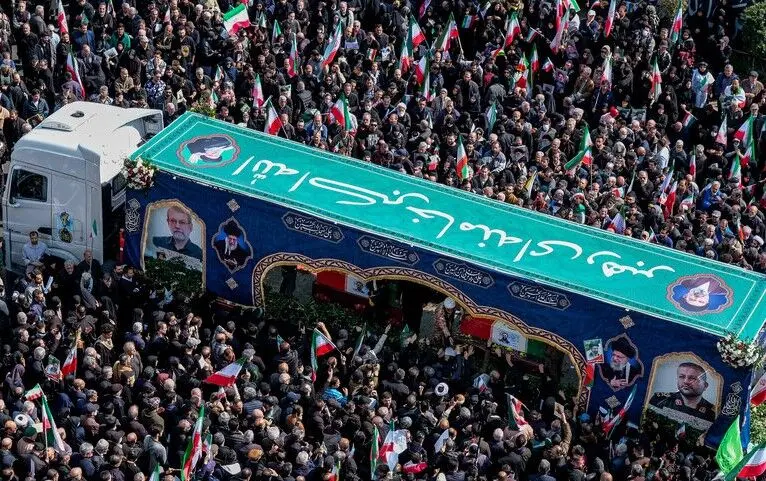 متن و حاشیه تدفین علی لاریجانی در حرم حضرت معصومه (س)