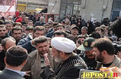 عکس>امام‌ جمعه ‌مسلح‌ ارومیه‌ در راهپیمایی