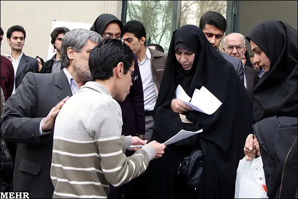 عکس> اعتراض دانشجویان به وزیر بهداشت