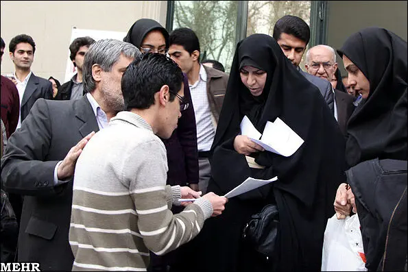 عکس> اعتراض دانشجویان به وزیر بهداشت