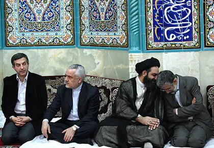 عکس> گریه اسفندیار رحیم مشایی