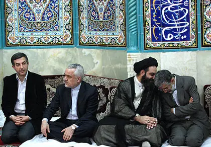 عکس> گریه اسفندیار رحیم مشایی