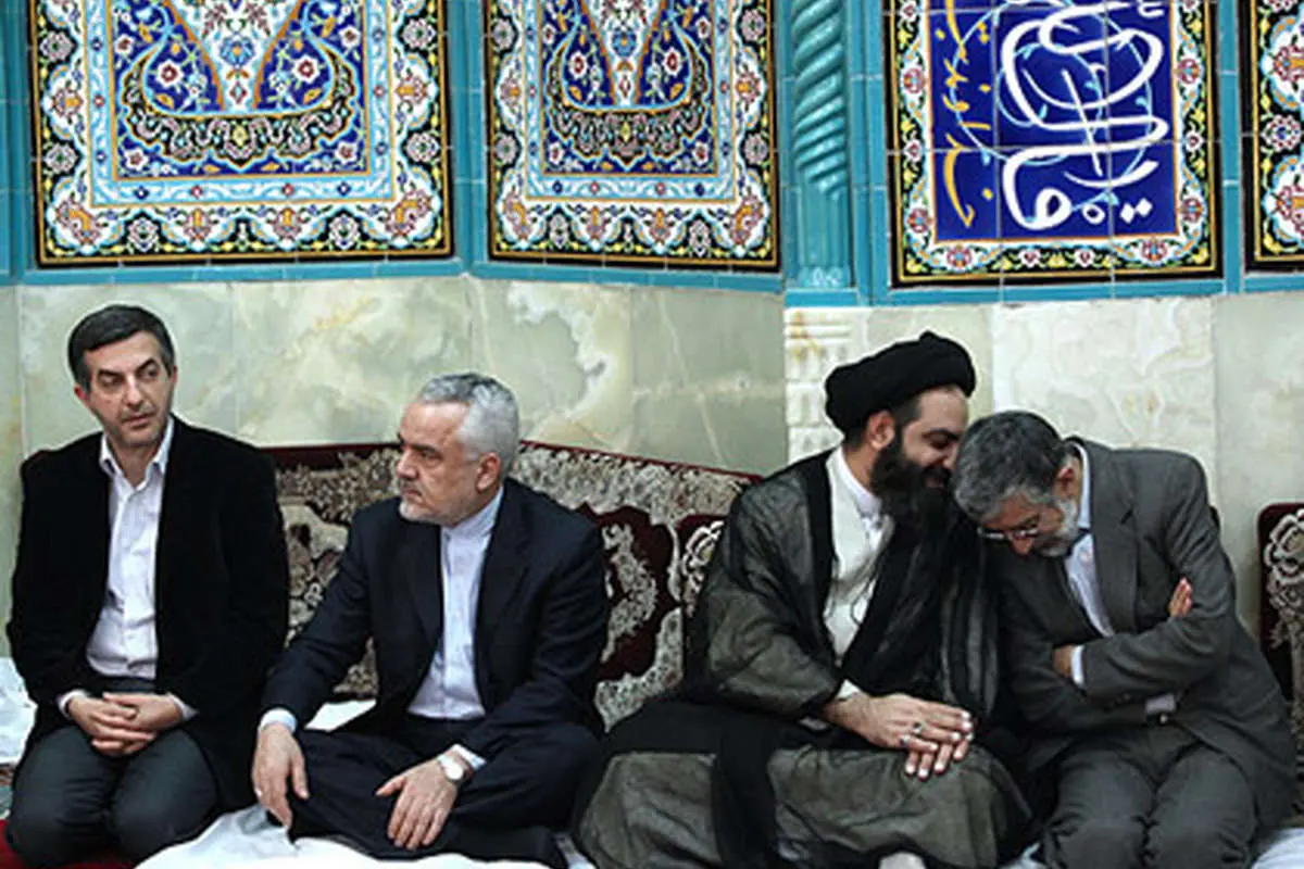 عکس> گریه اسفندیار رحیم مشایی