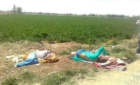 عکس>رها کردن 2 بیمار در کنار اتوبان خلیج فارس!