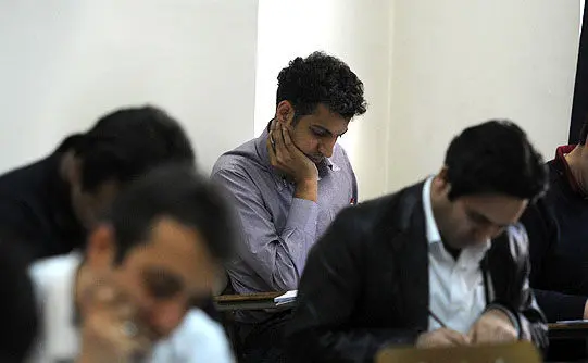 عکس> فردوسی‌پور در آزمون دکتری امسال