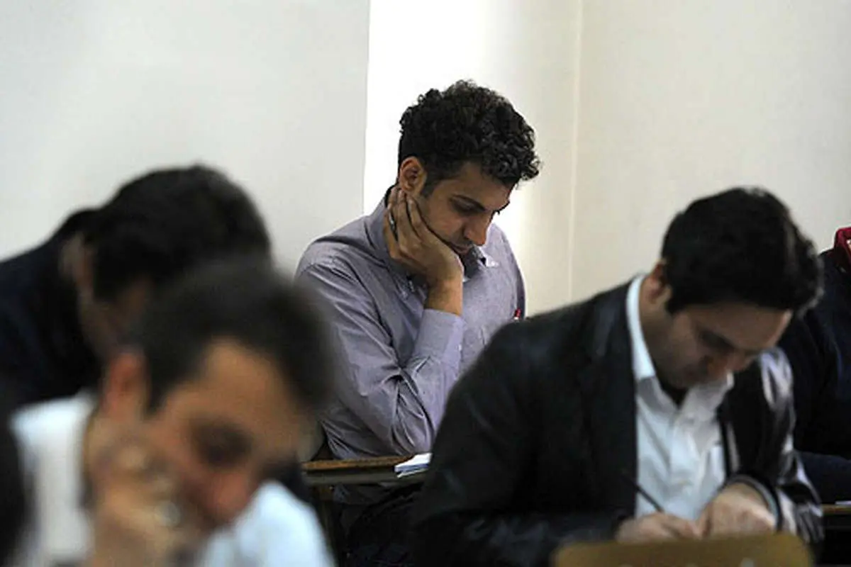 عکس> فردوسیپور در آزمون دکتری امسال