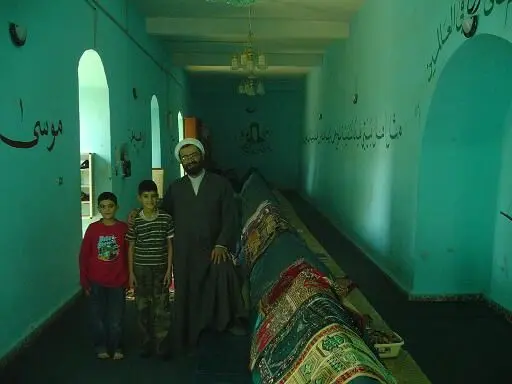عکس> حمید رسایی در کنار قبر آدم(ع)