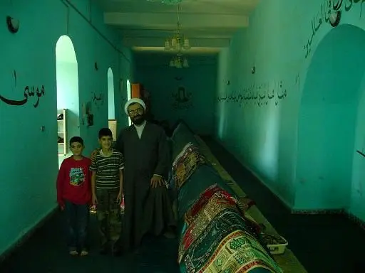 عکس> حمید رسایی در کنار قبر آدم(ع)