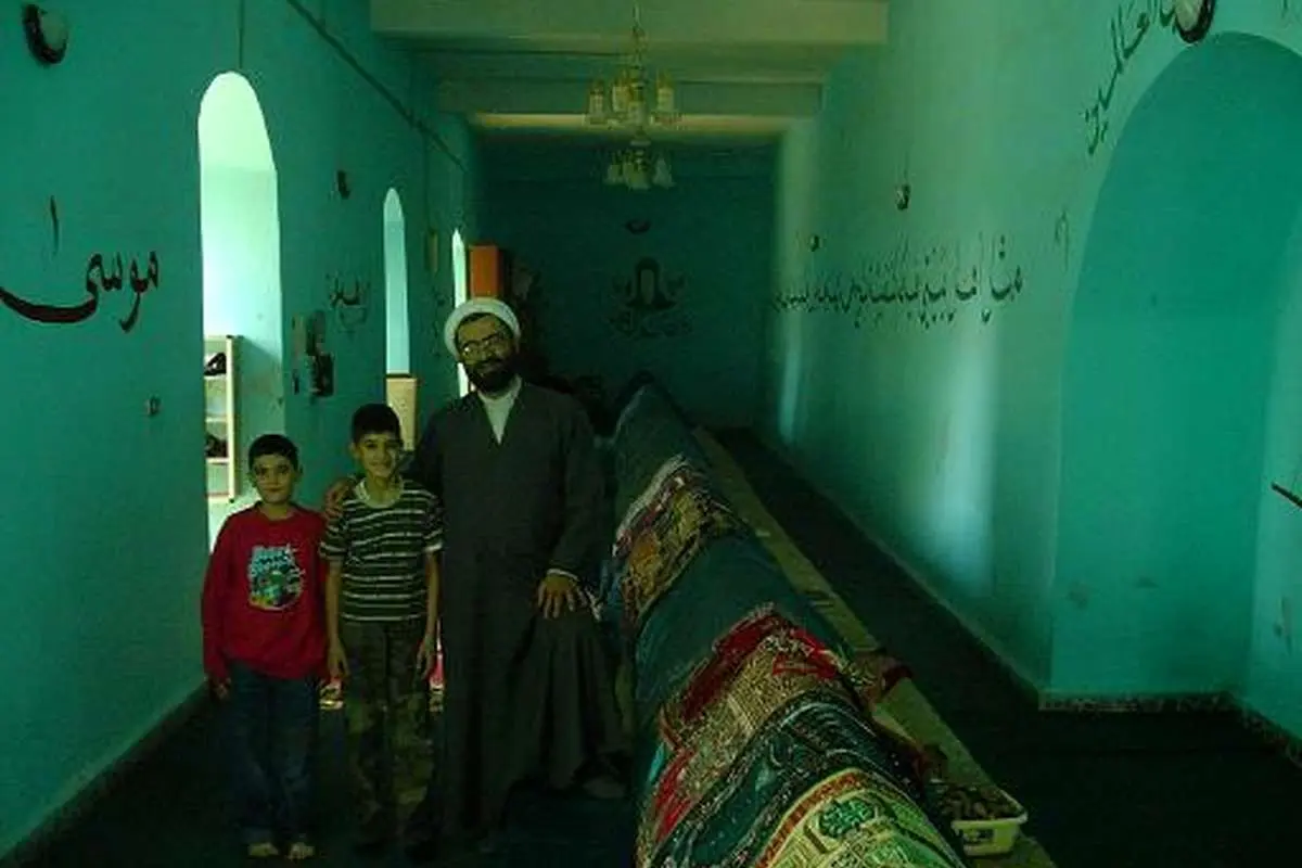 عکس> حمید رسایی در کنار قبر آدم(ع)