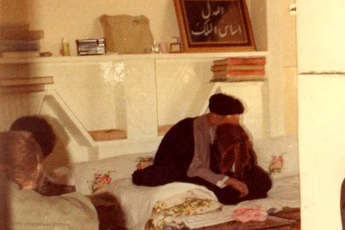 عکس منتشر نشده از امام(ره) در اتاق شخصی