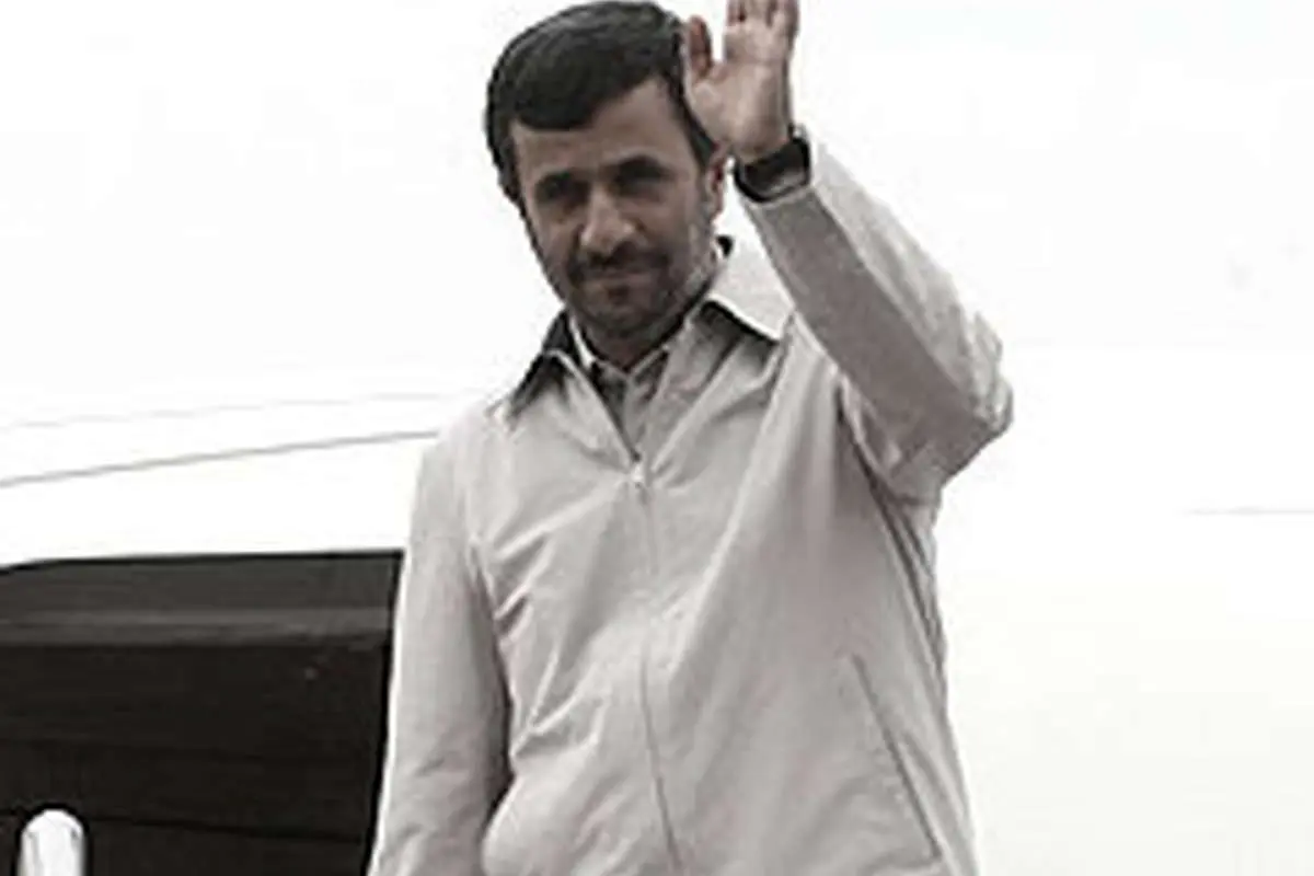 ممنوع الخروج بودن دو تن از همراهان، علت لغو سفر احمدی نژاد به ارمنستان؟!