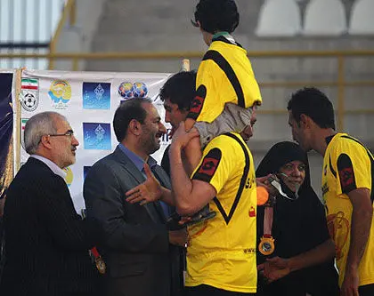 عکس> یک خانم در جشن قهرمانی سپاهان