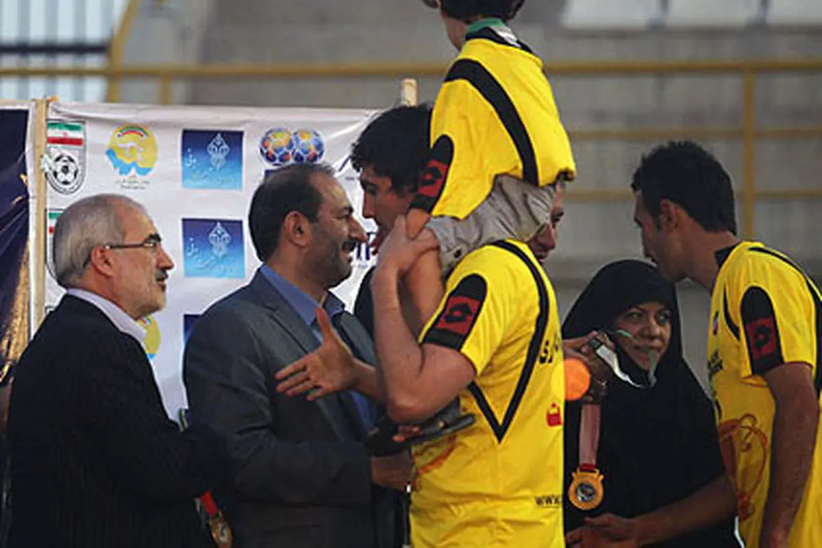 عکس> یک خانم در جشن قهرمانی سپاهان