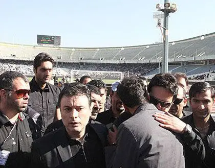 عکس> تسلیت فردوسی‌پور و دایی به آتیلا حجازی