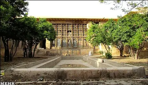 عکس>قدیمی ترین خانه شرق فارس در یک قدمی نابودی