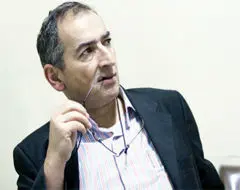 زیباکلام: احمدی نژاد متوجه نیست که او قدرتی نداشت