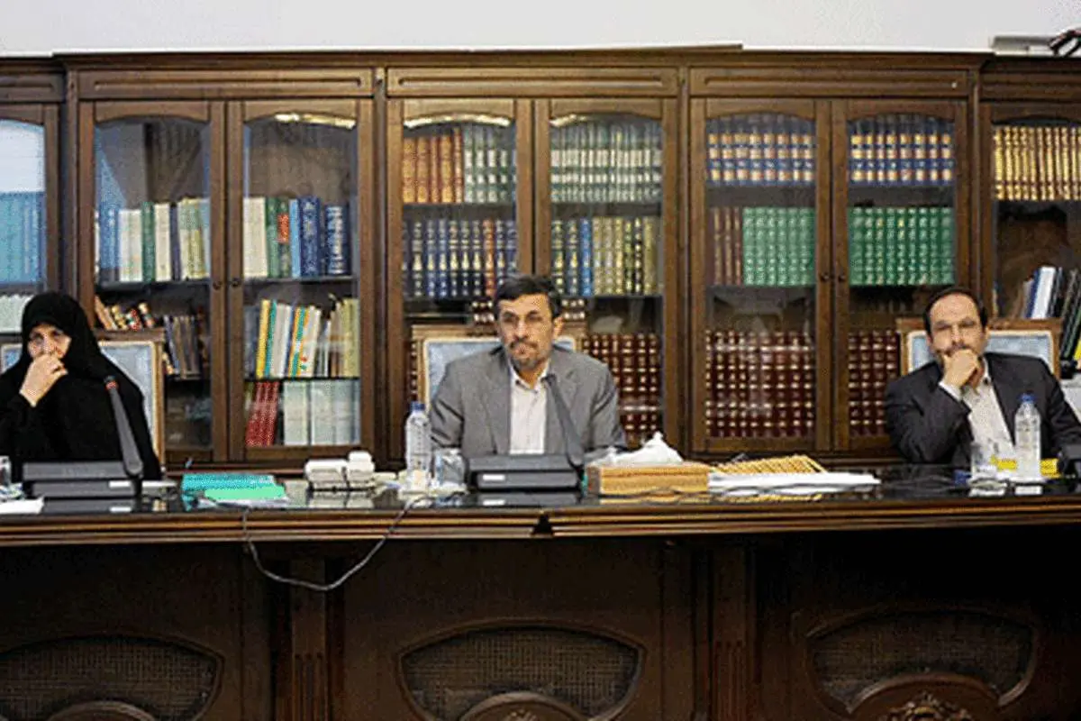 عکس> نگاههای جاسبی به احمدینژاد