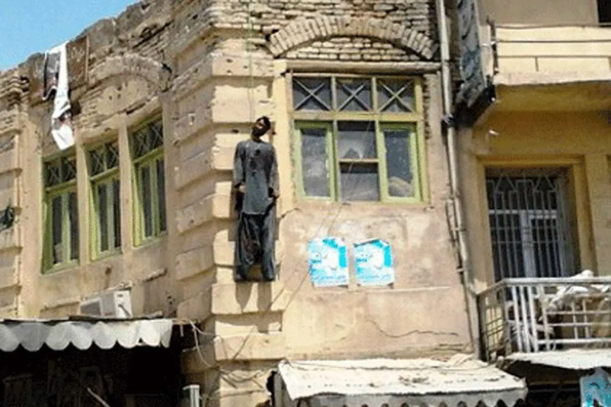 قاتل برادر کرزی در ملا عام اعدام شد+ عکس