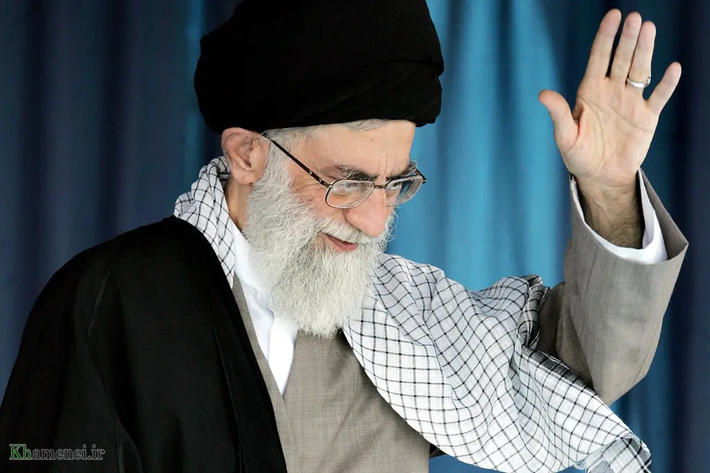 ضعف ها و مشکلات امت اسلام تنها با عمل به قرآن جبران می شود