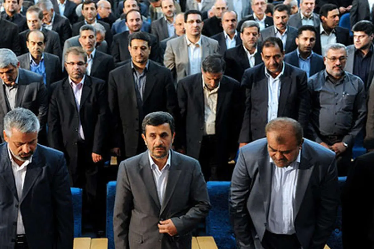 عکس> خوابیدن در مراسم معارفه قاسمی