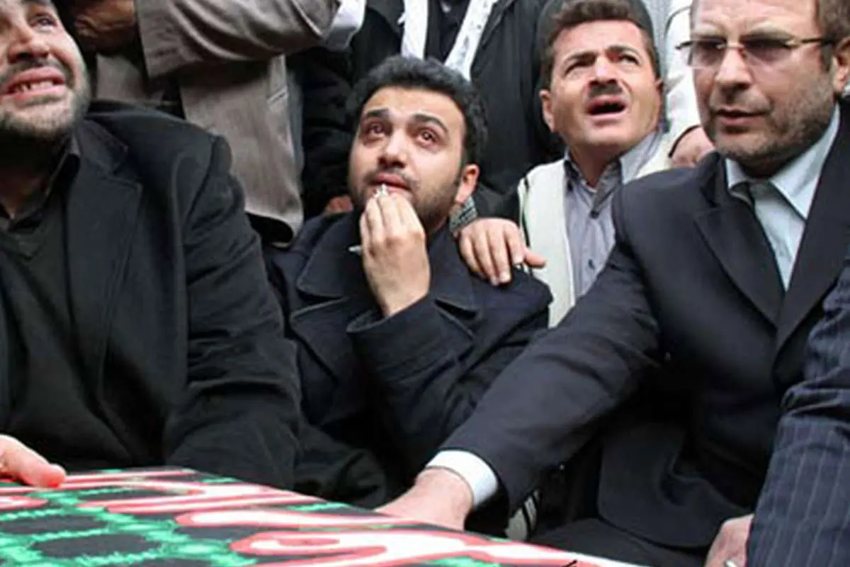 عکس/ پسرکوچک محسنرضایی در سوگ برادر