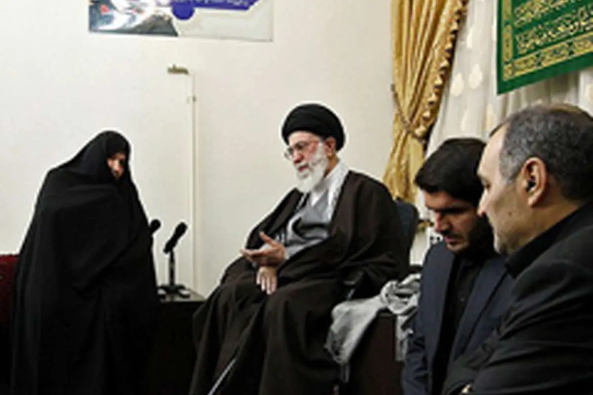 حضور رهبر معظم انقلاب در منزل شهید تهرانی مقدم