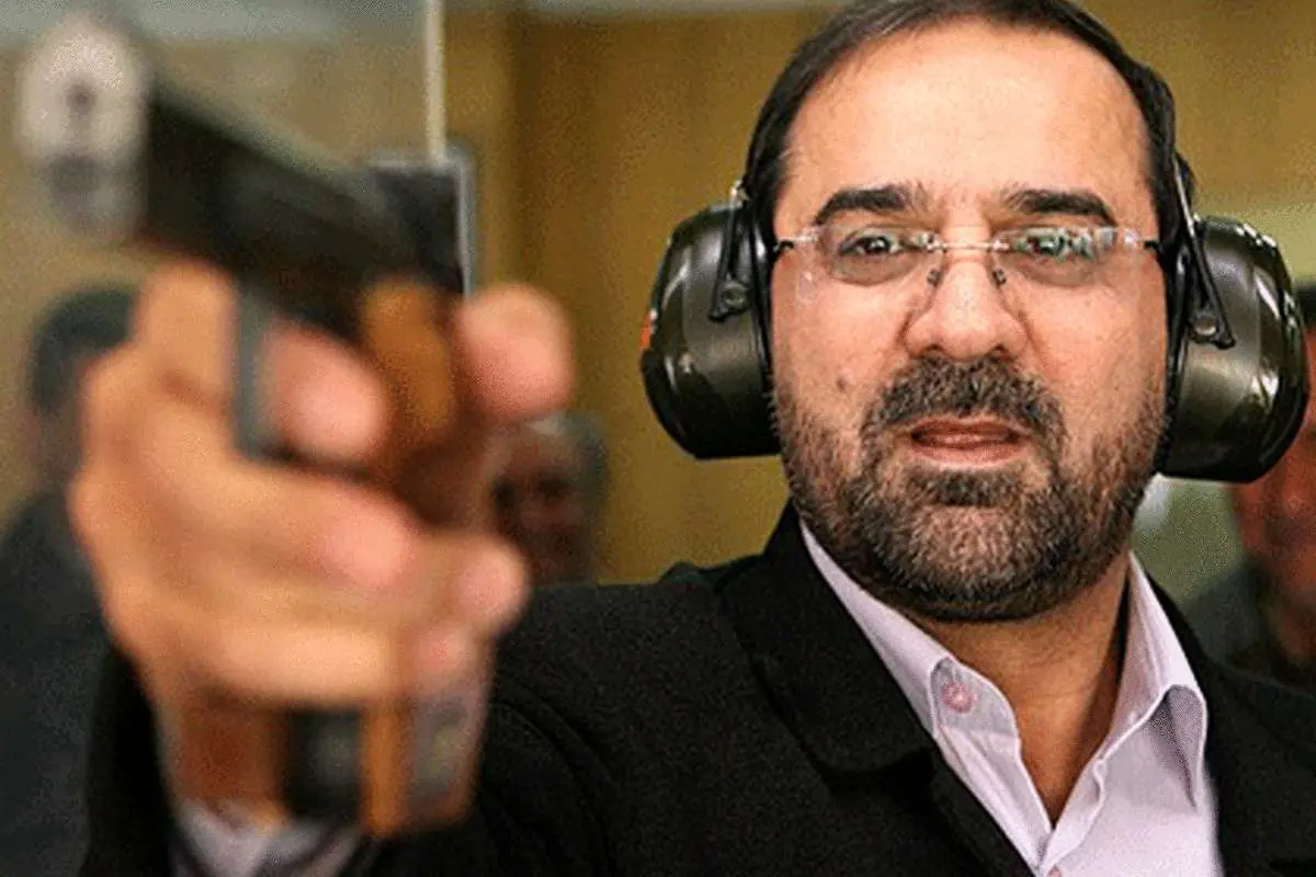 عکس/تیراندازی آقایوزیر در جمع بانوان تیرانداز