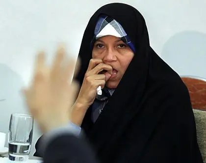 عکس/ فائزه هاشمی دعوت روحانی را پذیرفت