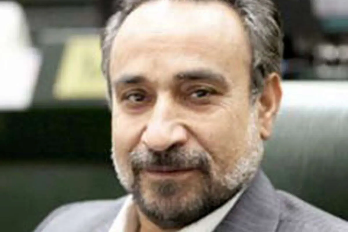 بانک مرکزی برای انجام وظایفش جدی نیست /دولت از حباب ارز و سکه کسری بودجهاش را جبران میکند