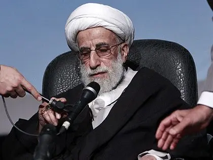 آیت‌الله احمد جنتی از نمای دور و نزدیک