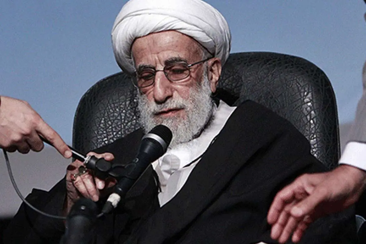 آیتالله احمد جنتی از نمای دور و نزدیک