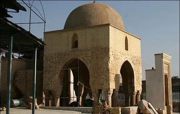 عکس/ وقتی سنگ قبر تاریخی سطل زباله شد