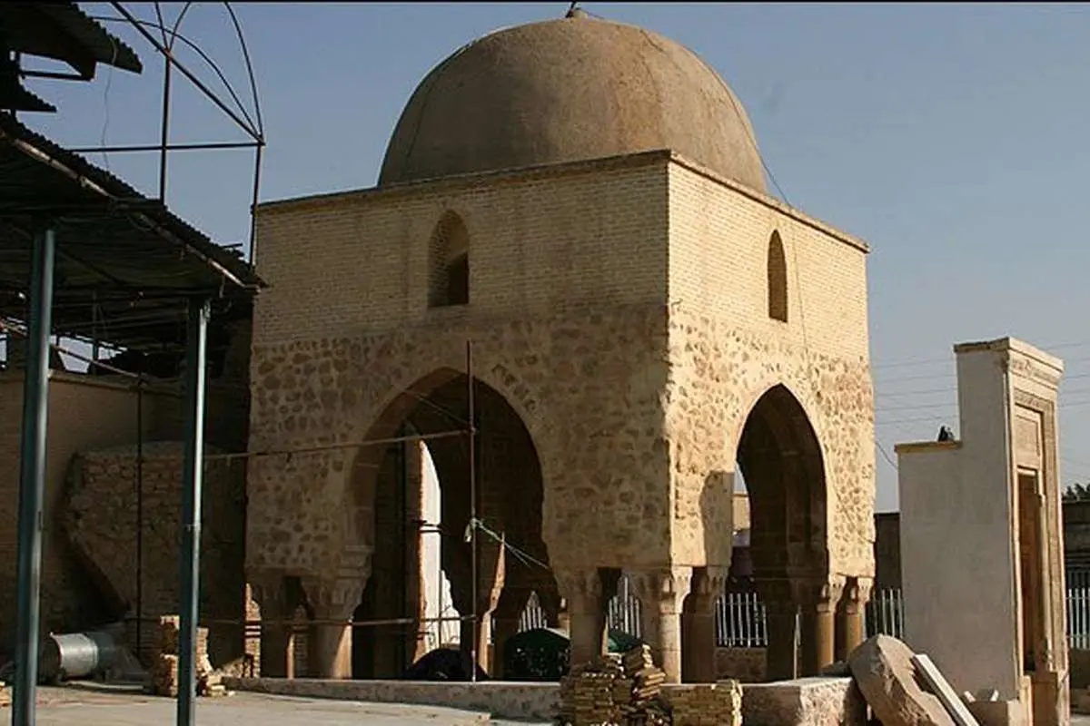 عکس/ وقتی سنگ قبر تاریخی سطل زباله شد