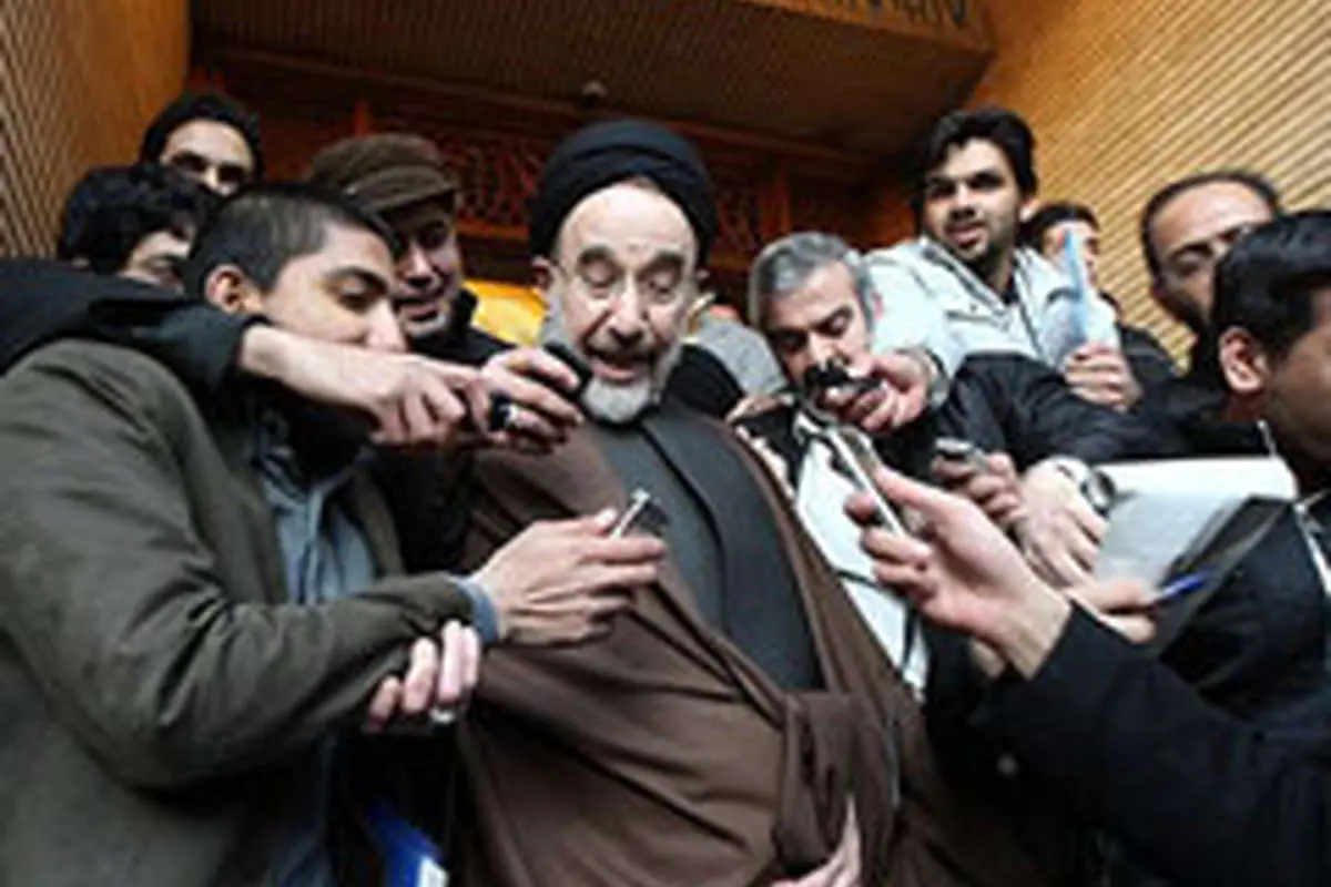 تصاویر/ وقتی خاتمی از خبرنگاران میگریزد
