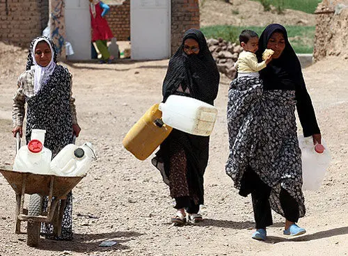 آب رسانی به روستاهای محروم بیرجند