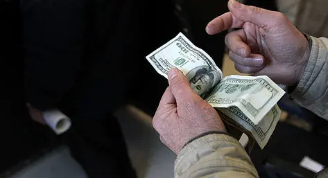 دولت نرخ دلار در بازار سیاه را مبنا قرار داد