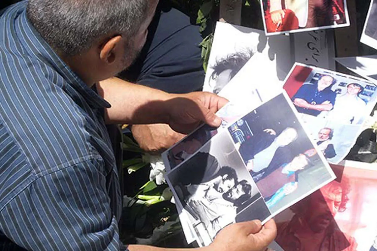 تصاویر؛ خاکسپاری ایرج قادری در سکوت و غربت