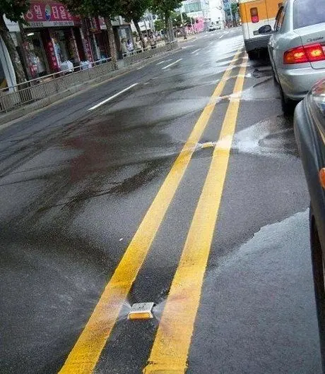 (تصویر) خیابانی که خودش را می‌شوید!