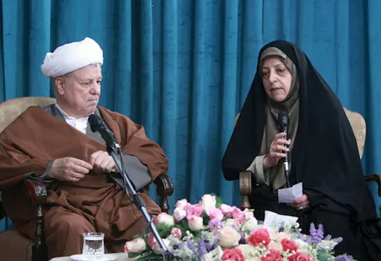 (تصاویر) همسر و دختر هاشمی در دیدار بانوان با وی