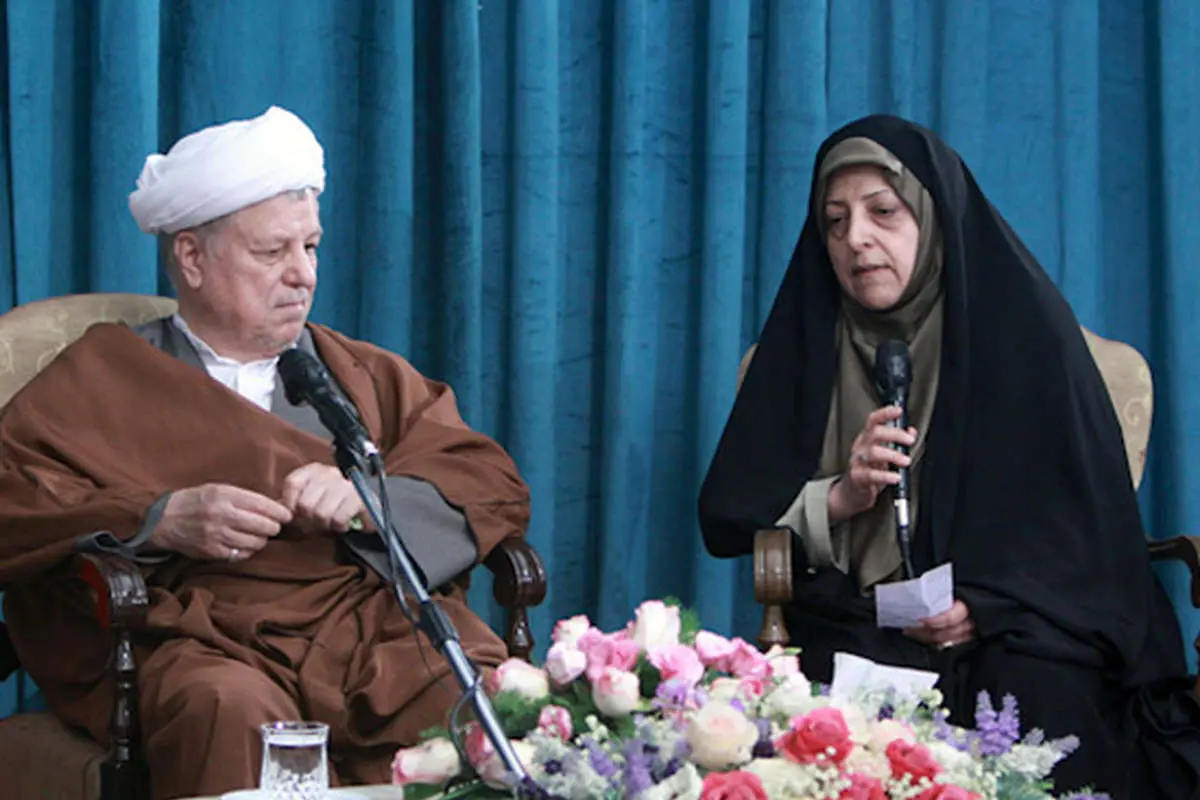(تصاویر) همسر و دختر هاشمی در دیدار بانوان با وی