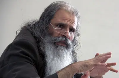 احتمال قطع انگشتان دست یک هنرمند/عکس