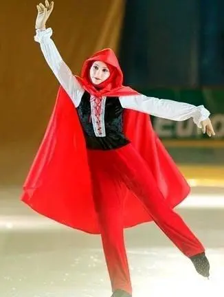 حضور نخستین زن محجبه در پاتیناژ+عکس