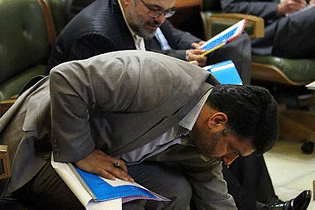حاشیههای جلسه شورای شهر؛ از نگاههایی که به سمت پروین احمدی نژاد چرخید تا سخنان پنهانی دبیر