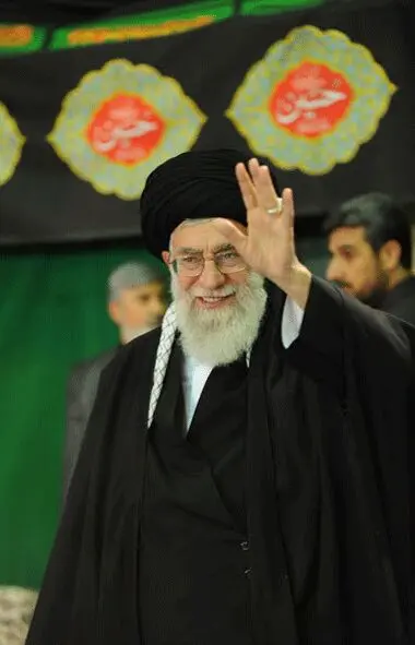 وقتی سید حسن خمینی و احمدی نژاد کنار هم می نشینند؛ چهارمین شب عزاداری فاطمیه در حسینیه امام(ره)
