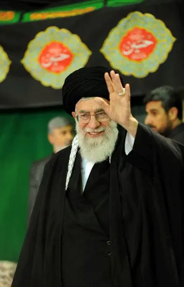 وقتی سید حسن خمینی و احمدی نژاد کنار هم می نشینند؛ چهارمین شب عزاداری فاطمیه در حسینیه امام(ره)